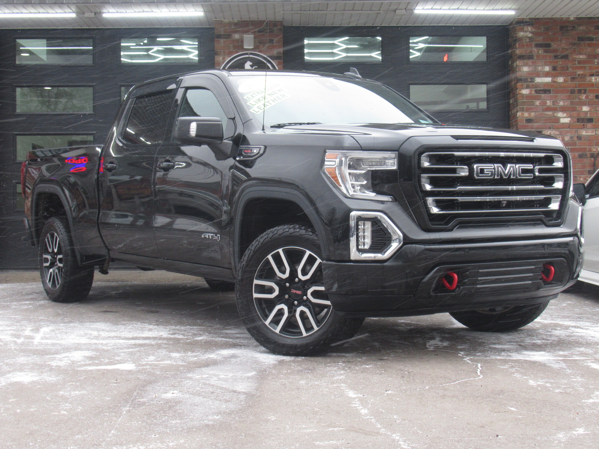 2020 GMC Sierra AT4 4WD Crew Cab Short Box's photo