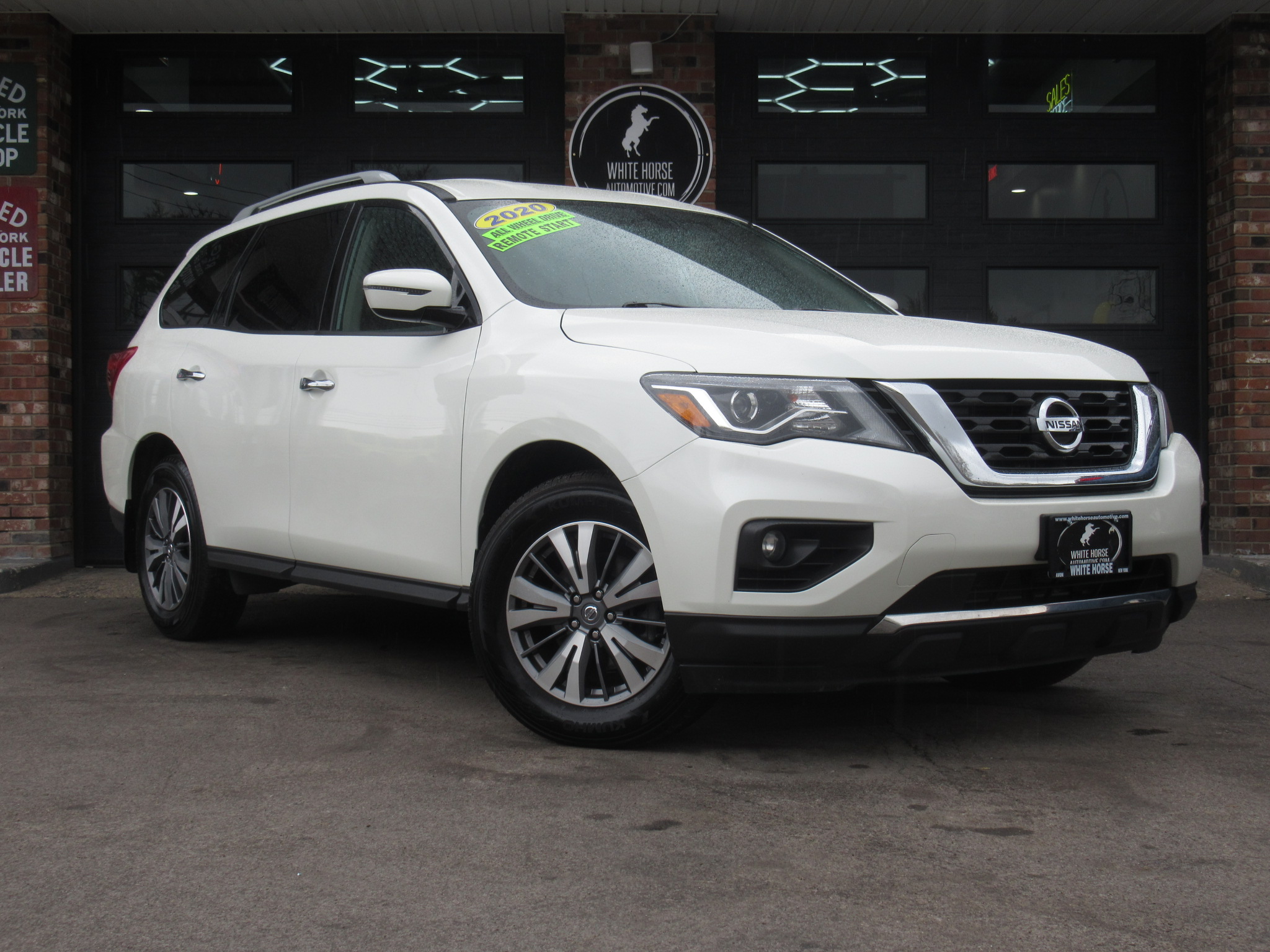 2020 Nissan Pathfinder SV