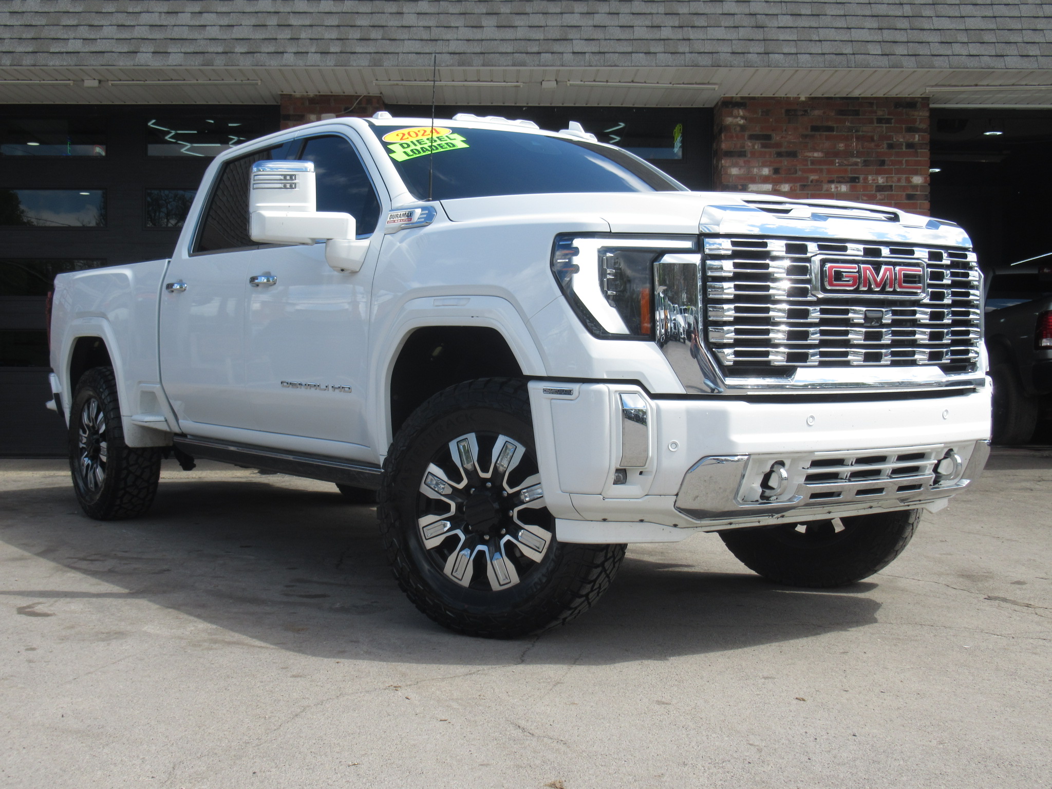 2024 GMC Sierra 4WD Crew Cab Standard Box Denali's photo