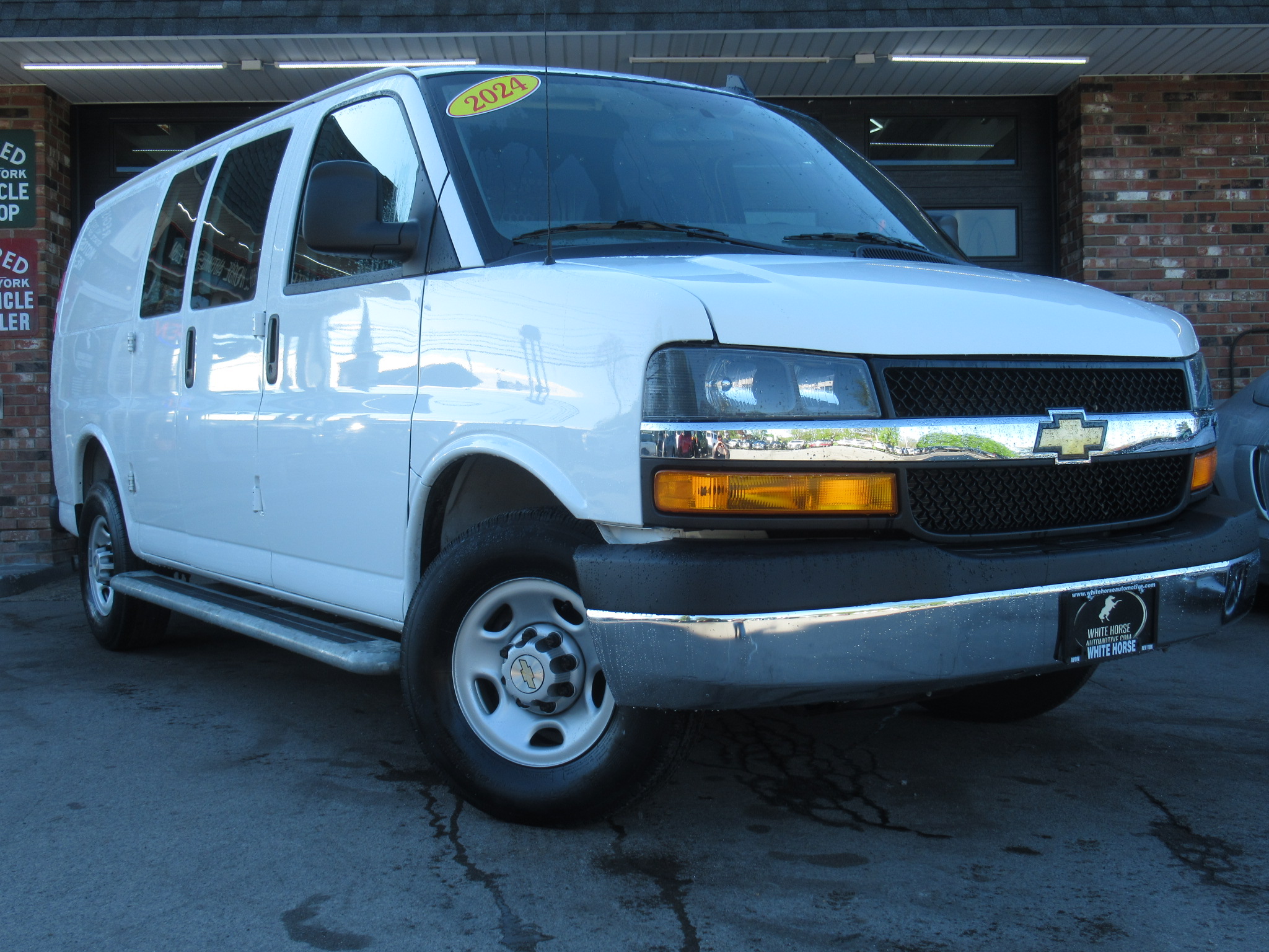 2024 Chevrolet Express 2500 Work Van HD's photo