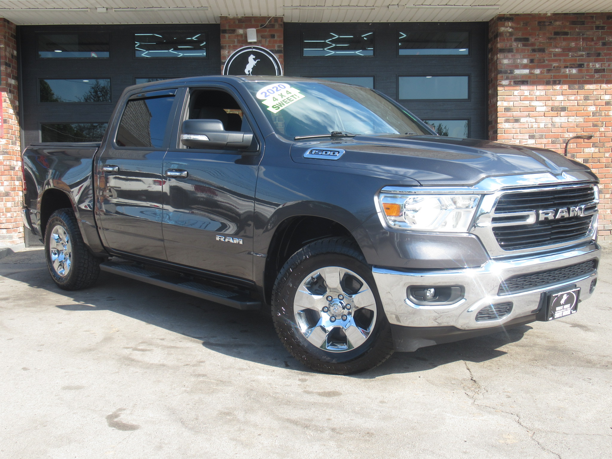 2020 RAM 1500 Big Horn/Lone Star 4x4 Crew Cab 5'7's photo