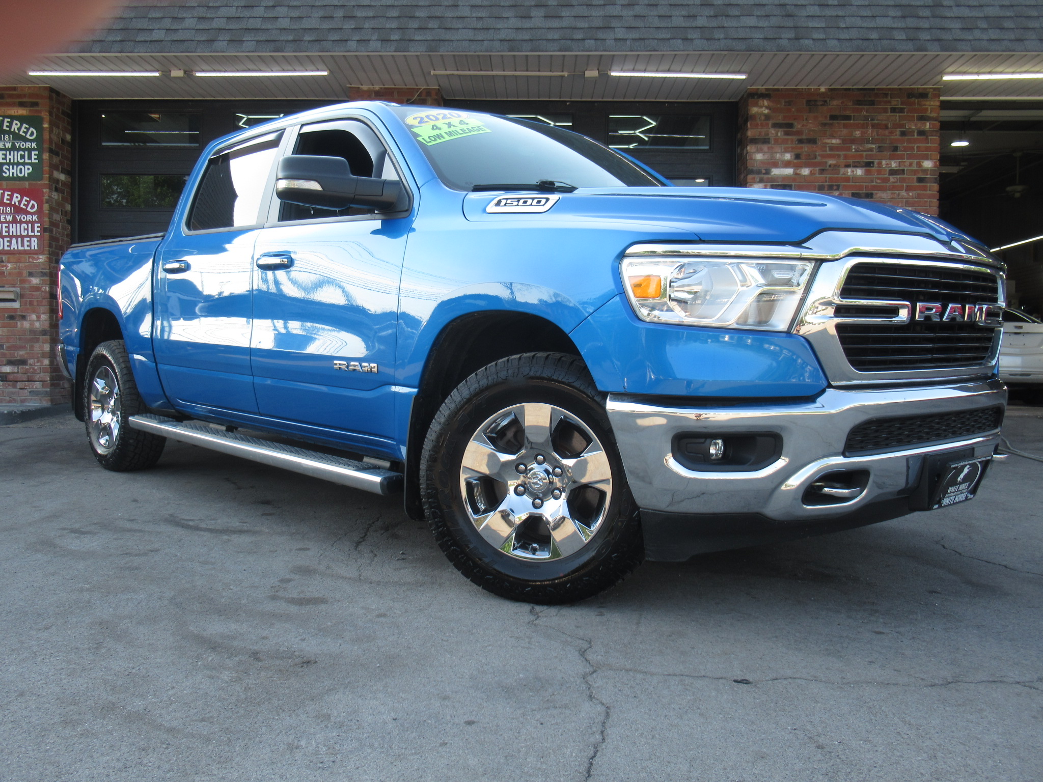 2020 RAM 1500 Big Horn/Lone Star 4x4 Crew Cab 5'7's photo