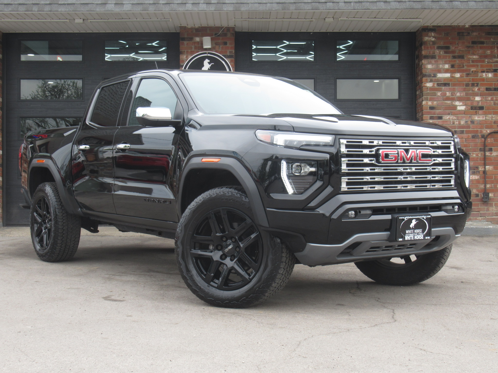 2023 GMC Canyon Denali 4WD Crew Cab Short Box's photo