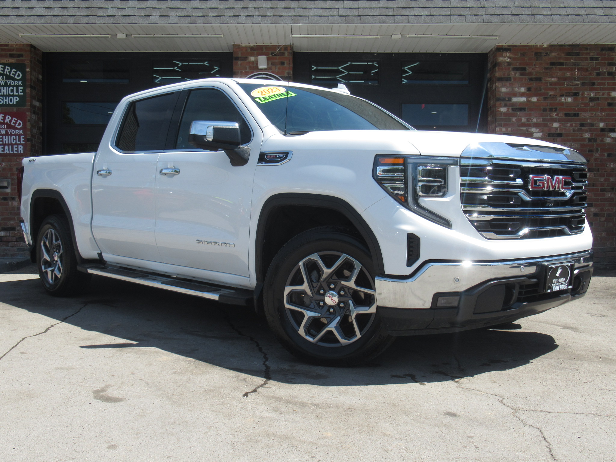2023 GMC Sierra SLT 4WD Crew Cab Short Box's photo