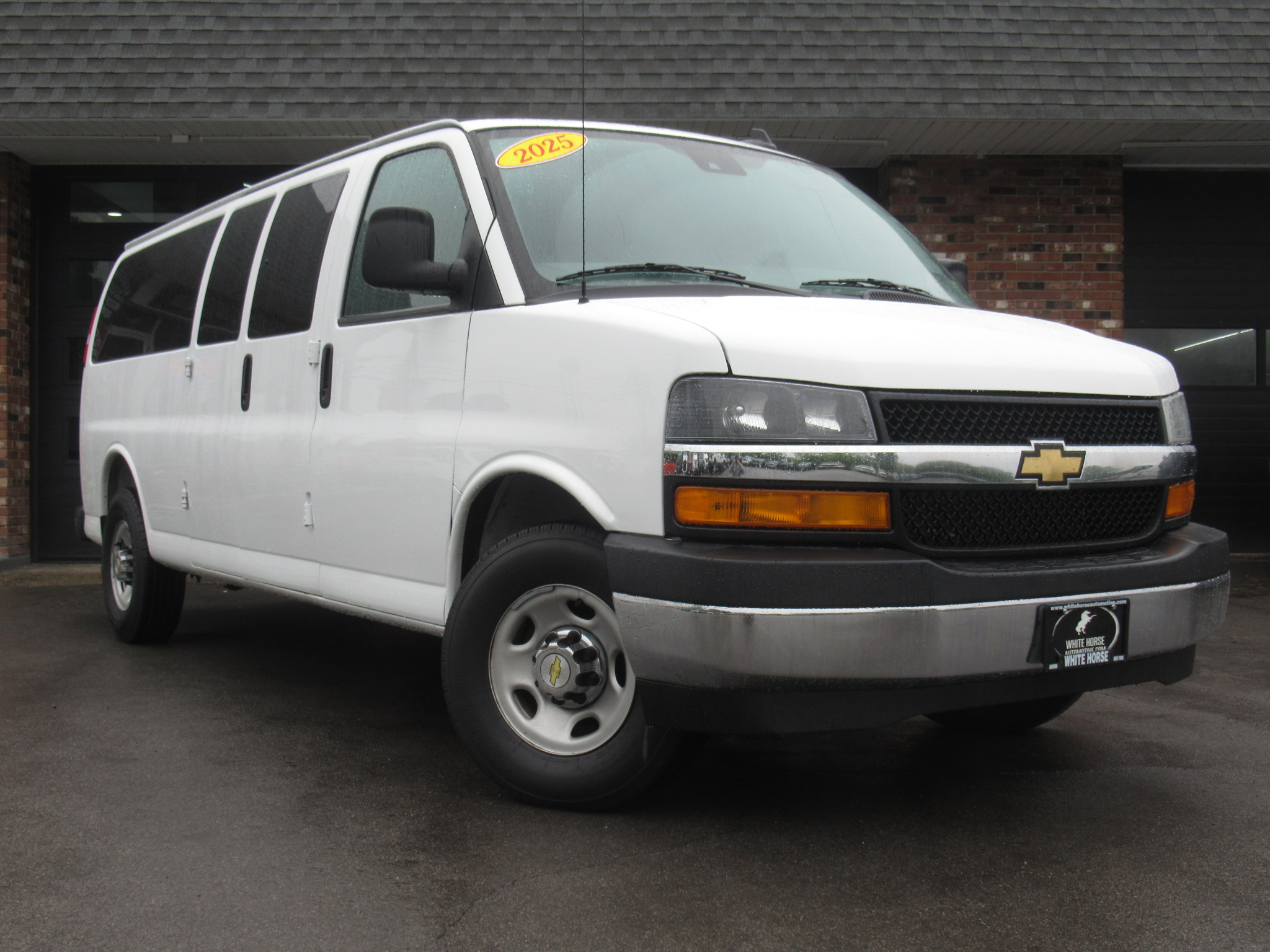 2025 Chevrolet Express 3500 LT Extended's photo