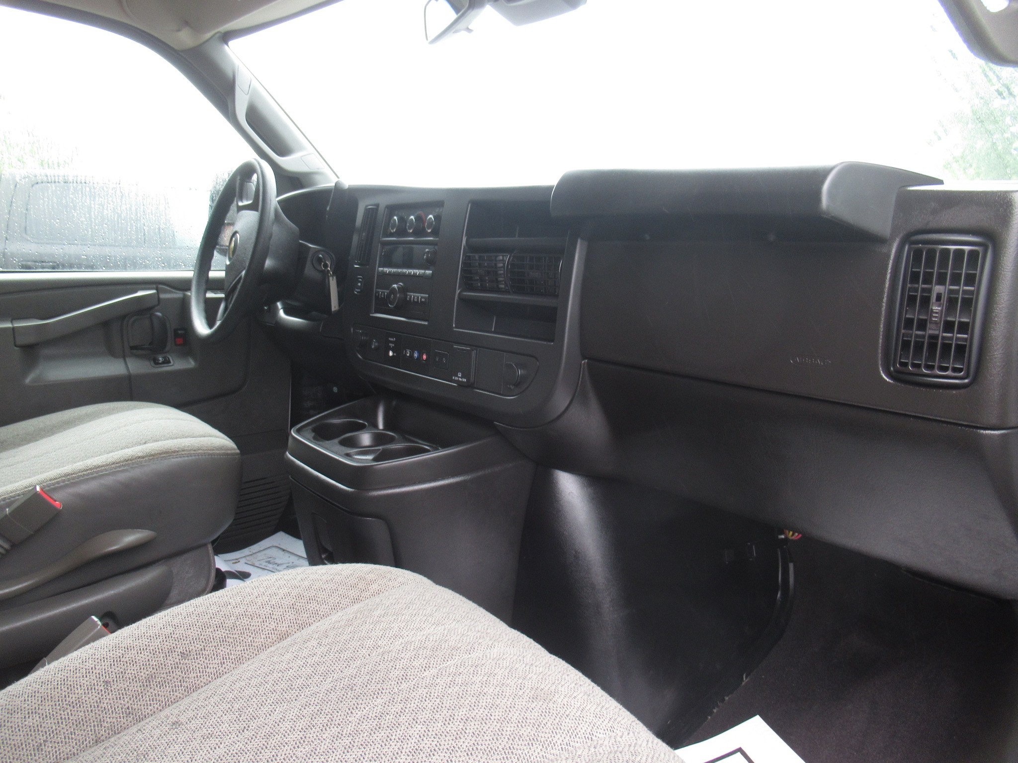 2025 Chevrolet Express Passenger LT - Photo 6