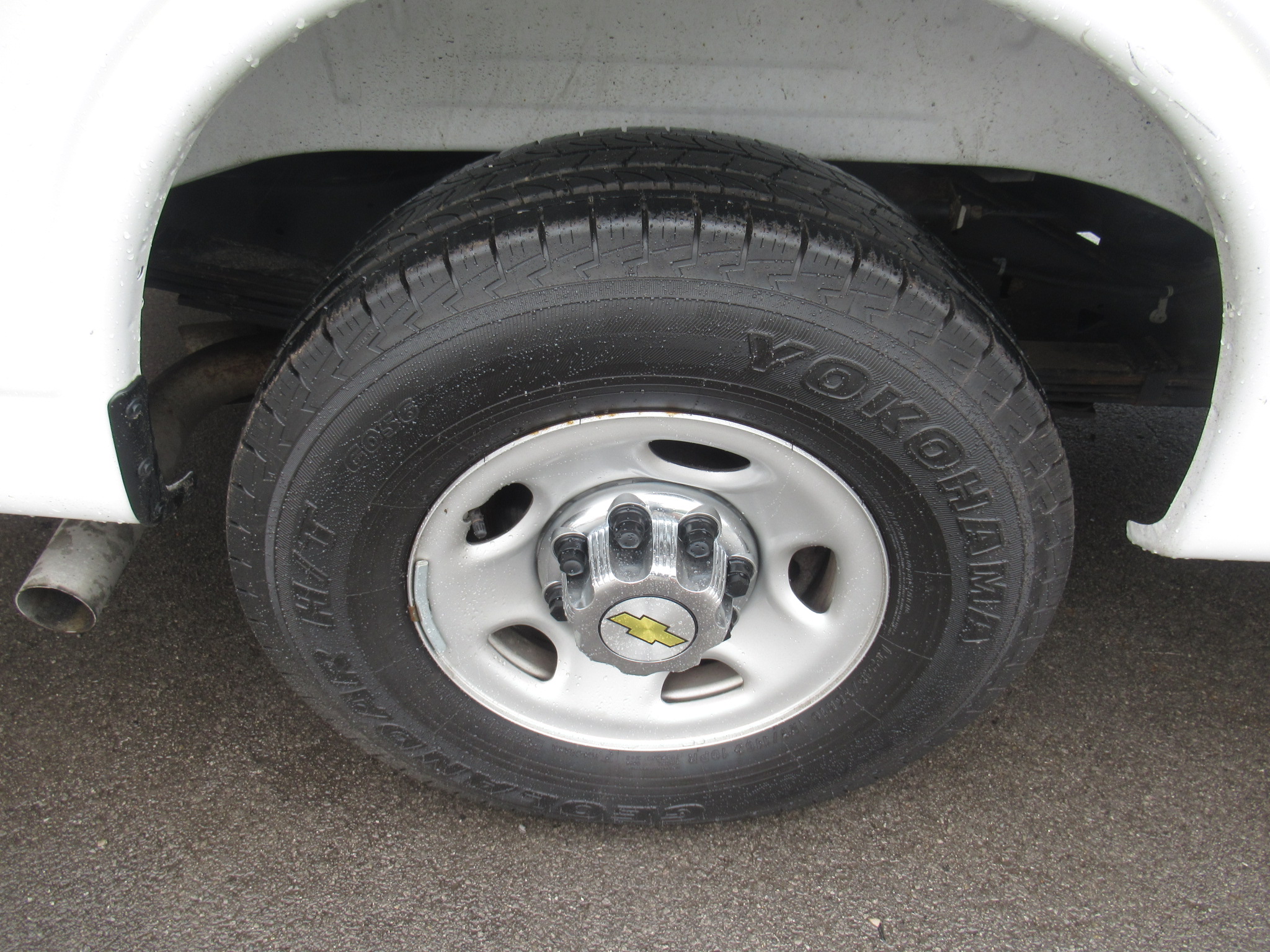 2025 Chevrolet Express Passenger LT - Photo 11