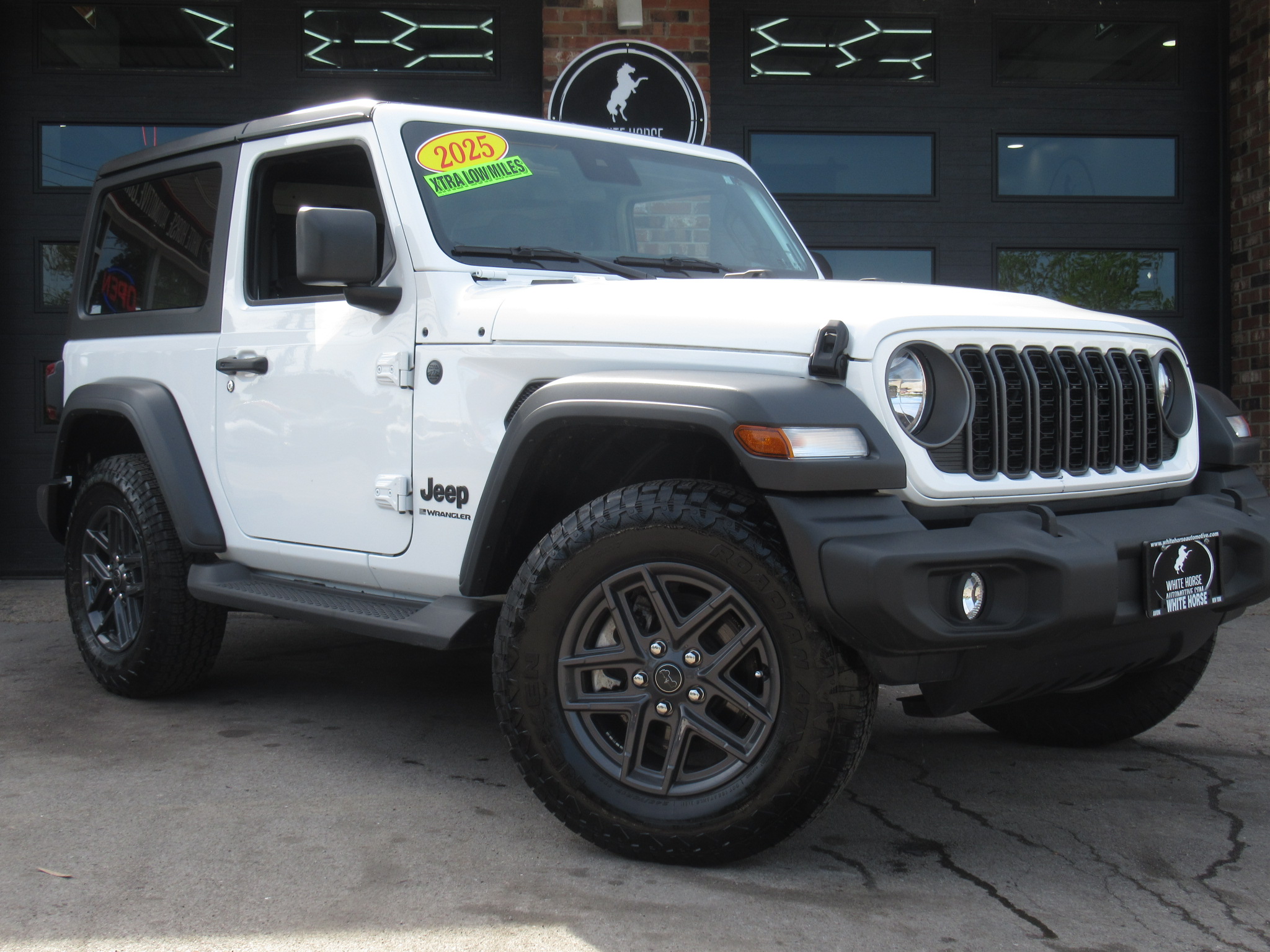2025 Jeep Wrangler Sport S's photo