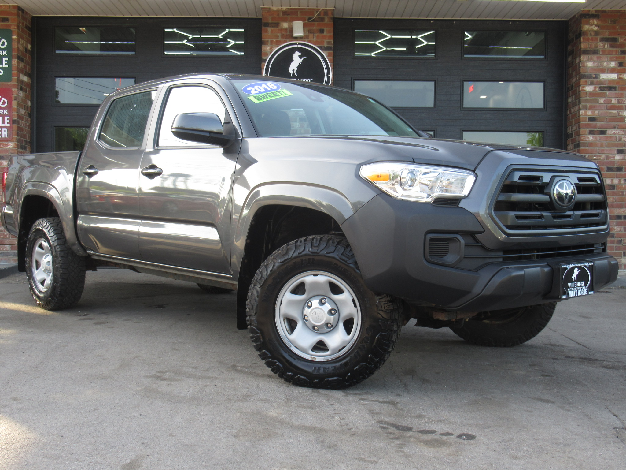 2018 Toyota Tacoma SR Double Cab 4x4 V6 Auto Short Bed's photo