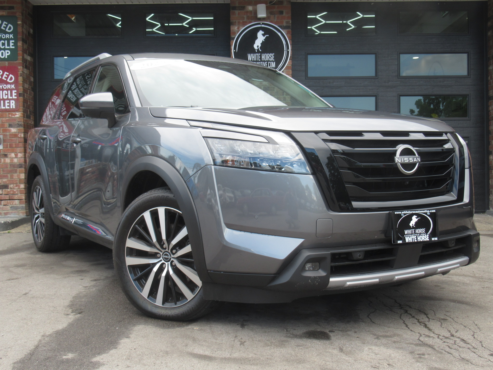 2025 Nissan Pathfinder Platinum