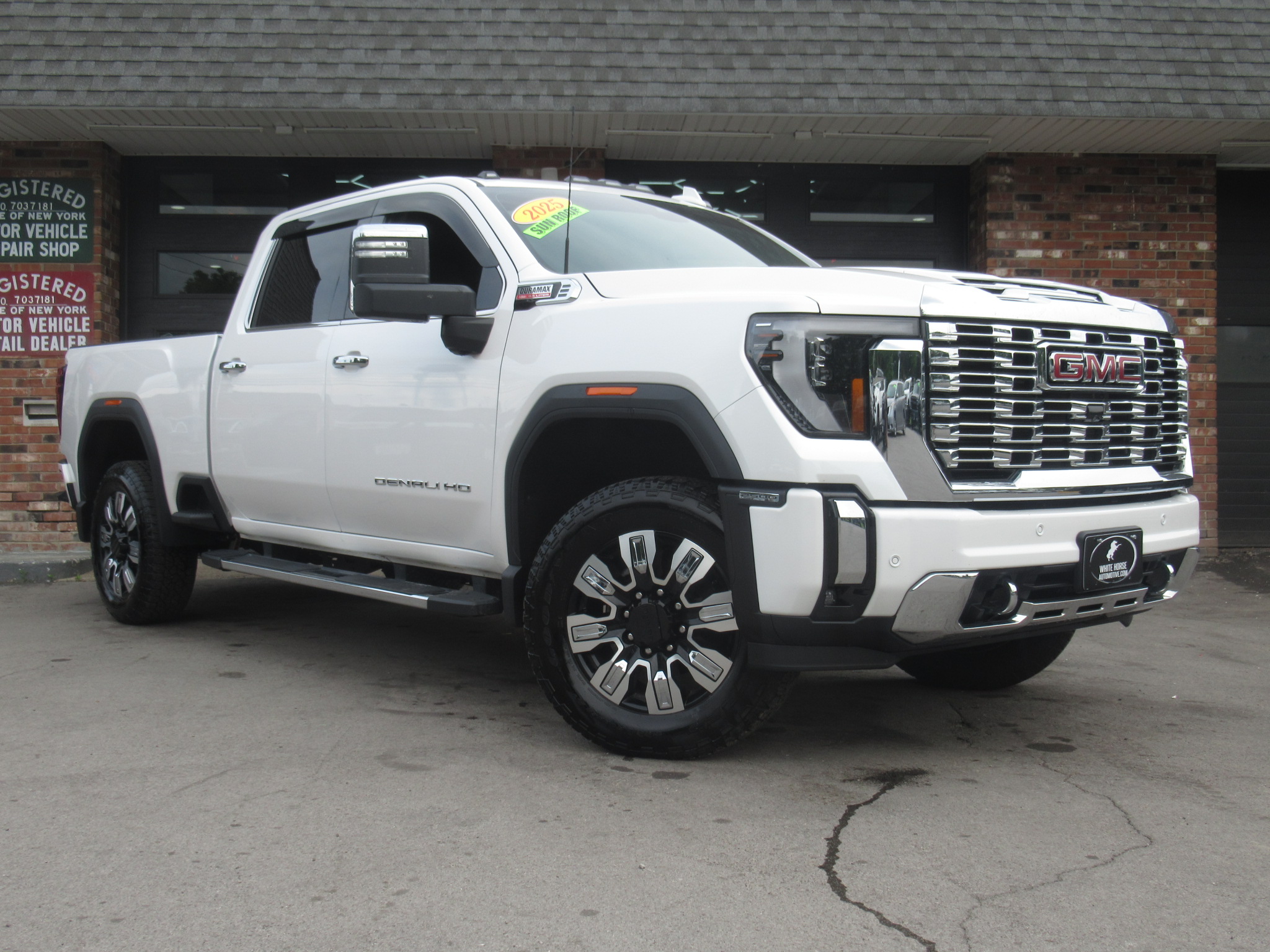 2025 GMC Sierra Denali 4WD Crew Cab Standard Box's photo