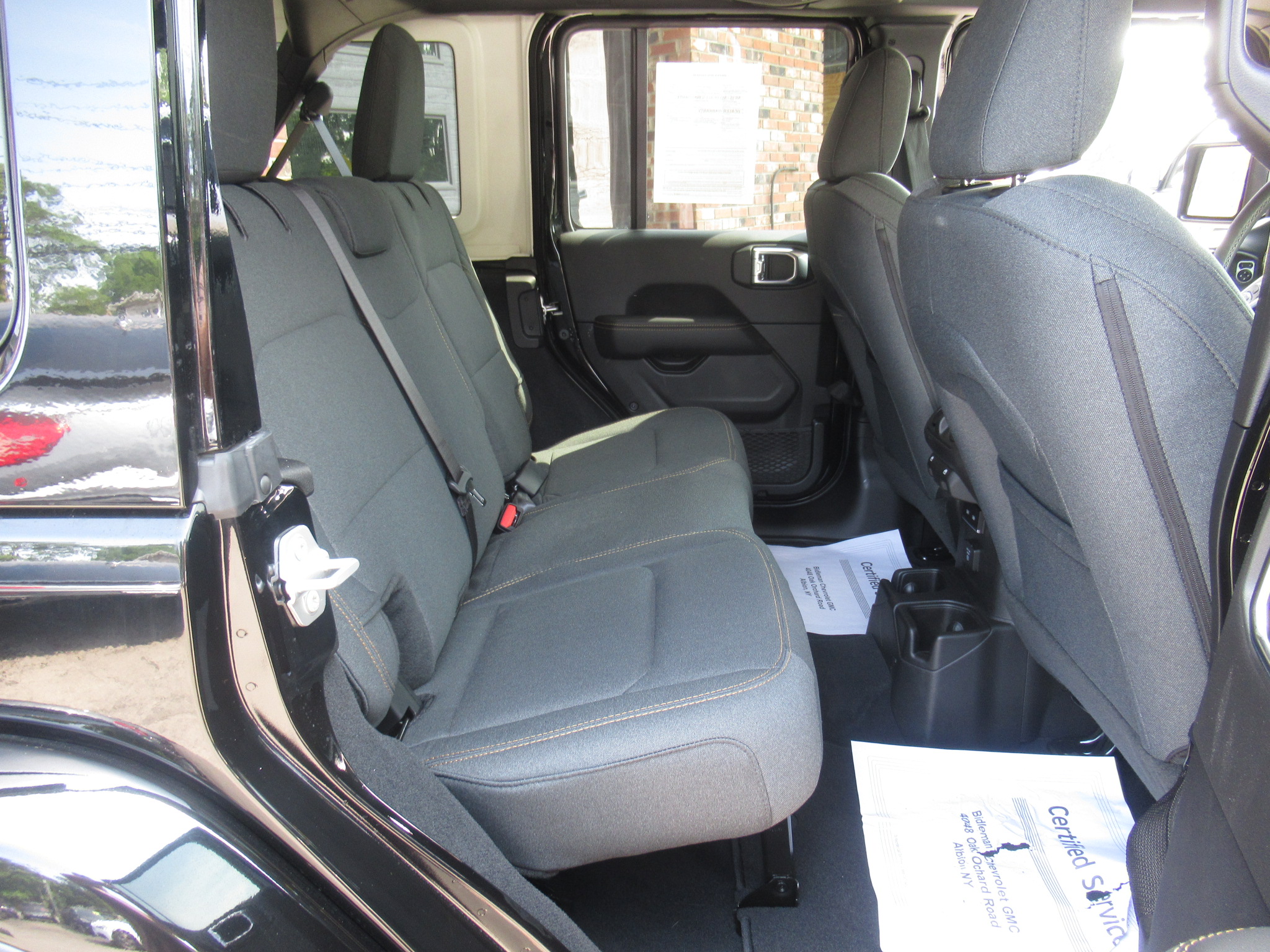 2025 Jeep Wrangler 4-Door Sahara - Photo 8
