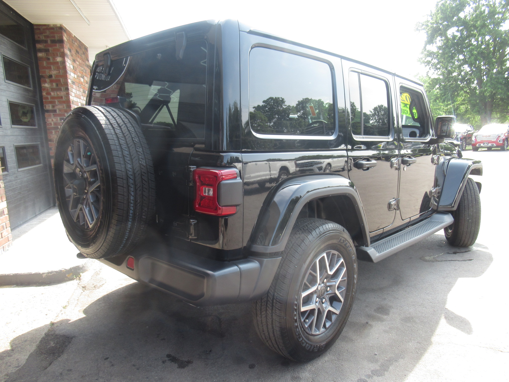 2025 Jeep Wrangler 4-Door Sahara - Photo 10